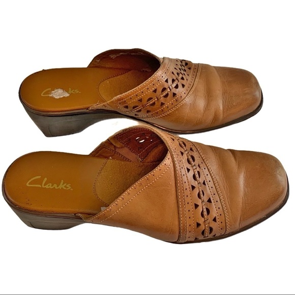 CLARKS Mules Slip on Shoes Camel color Etched design Small heel Size 10 Medium - Picture 4 of 9